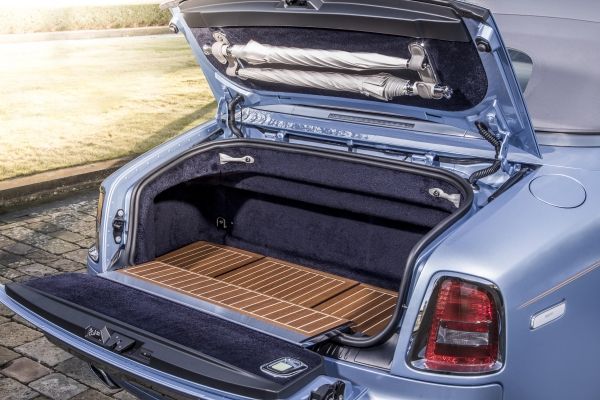 P90245805 lowRes the-blue-magpie-phan