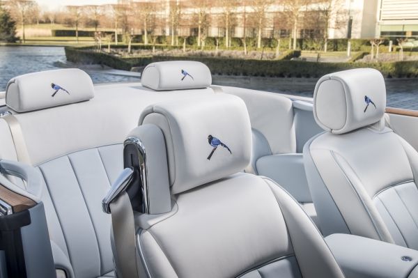 P90245807 lowRes the-blue-magpie-phan